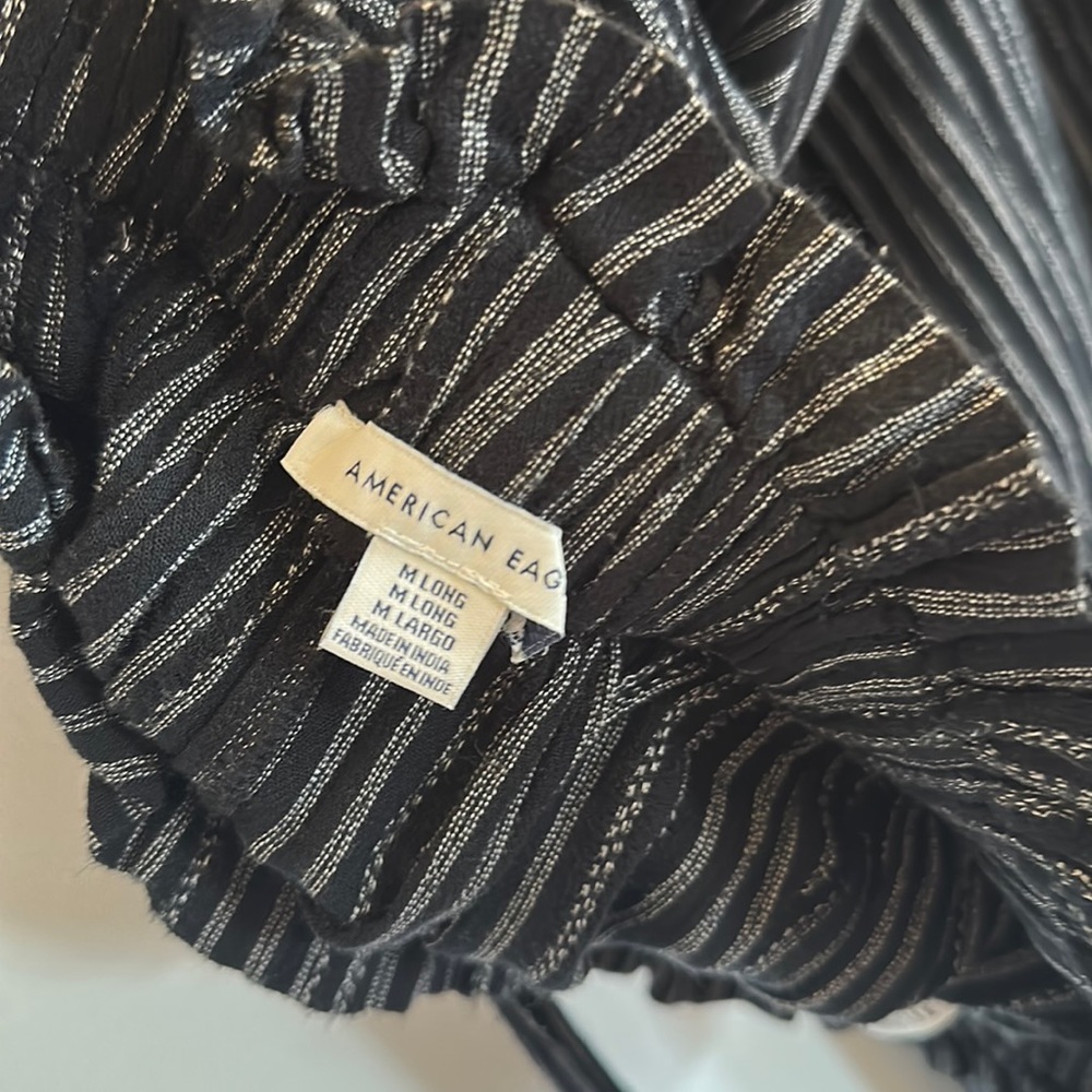 [2 for $20] AE wide leg cropped pants - Picture 3 of 3